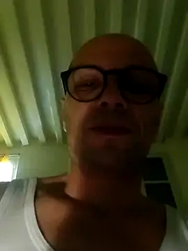 Snapshot of wedge75 chatting on 09-16-25, 02:07 wedge75 online show from 09-16-25, 02:07