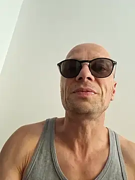Snapshot of wedge75 chatting on 06-17-26, 02:27 wedge75 online show from 06-17-26, 02:27