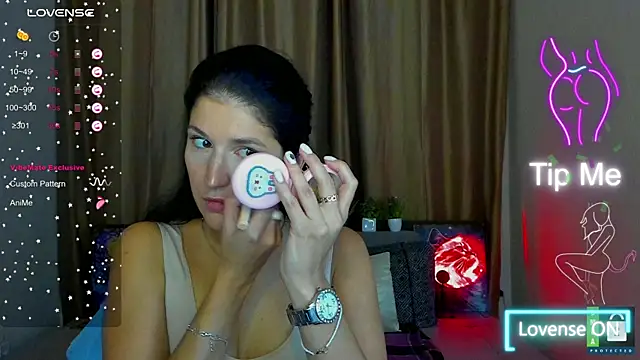 Alianna Solo Kisses online show from 10-31-25, 06:32