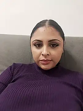 Snapshot of MelannyBell chatting on 12-13-25, 08:15 MelannyBell online show from 12-13-25, 08:15