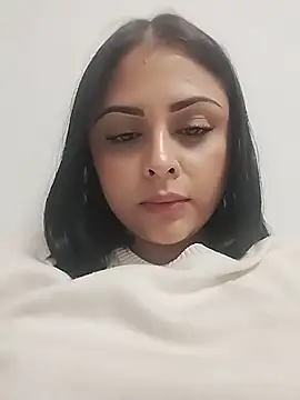 Snapshot of MelannyBell chatting on 01-06-26, 05:17 MelannyBell online show from 01-06-26, 05:17