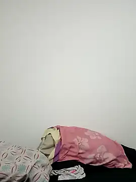 Snapshot of MelannyBell chatting on 03-20-25, 12:19 MelannyBell online show from 03-20-25, 12:19