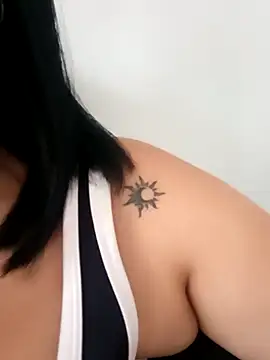 Snapshot of MelannyBell chatting on 02-19-25, 08:41 MelannyBell online show from 02-19-25, 08:41