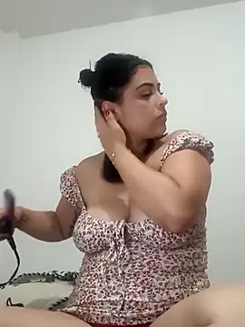 Snapshot of MelannyBell chatting on 03-21-25, 06:40 MelannyBell online show from 03-21-25, 06:40