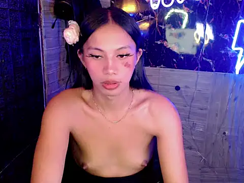 Snapshot of whiteladyboy chatting on 09-13-25, 02:17 whiteladyboy online show from 09-13-25, 02:17