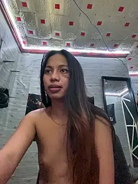 Snapshot of whiteladyboy chatting on 10-12-25, 05:09 whiteladyboy online show from 10-12-25, 05:09