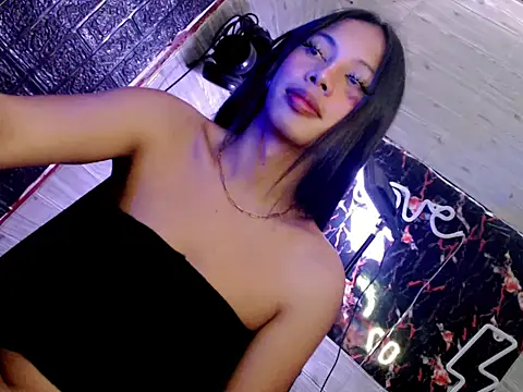 Snapshot of whiteladyboy chatting on 10-20-25, 04:25 whiteladyboy online show from 10-20-25, 04:25