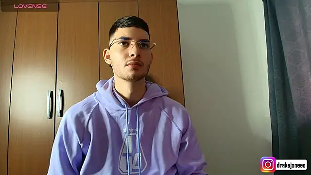 Snapshot of god_drake chatting on 07-25-26, 11:49 god drake online show from 07-25-26, 11:49