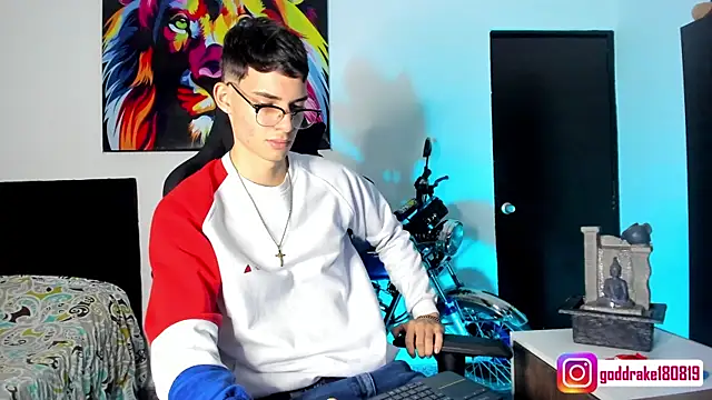 Snapshot of god_drake chatting on 12-18-24, 02:17 god drake online show from 12-18-24, 02:17