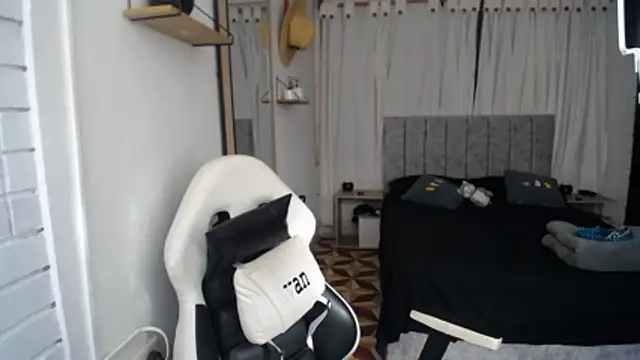 Snapshot of Valerioe chatting on 01-18-26, 12:52 Valerioe online show from 01-18-26, 12:52