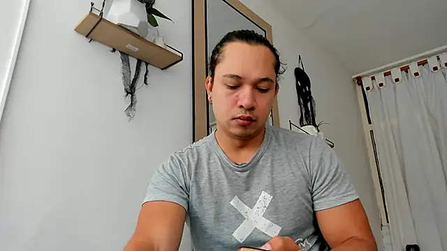 Snapshot of Valerioe chatting on 10-10-25, 12:17 Valerioe online show from 10-10-25, 12:17
