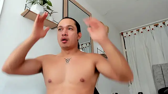 Snapshot of Valerioe chatting on 09-28-25, 02:13 Valerioe online show from 09-28-25, 02:13