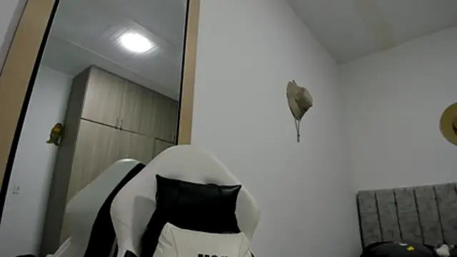 Snapshot of Valerioe chatting on 02-24-26, 03:35 Valerioe online show from 02-24-26, 03:35