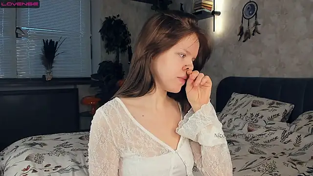 NicoleSkyt online show from 02-13-25, 05:58