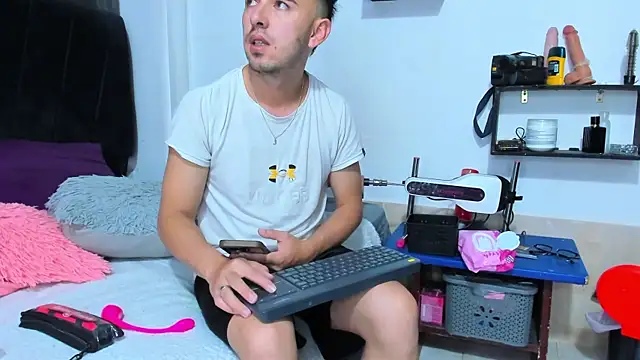 big-dicktop23 online show from 05-21-26, 04:37