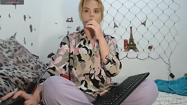 Snapshot of hotmilf4uxxx chatting on 10-02-25, 09:45 hotmilf4uxxx online show from 10-02-25, 09:45