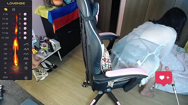 paolagomez  online show from 10-18-25, 04:58