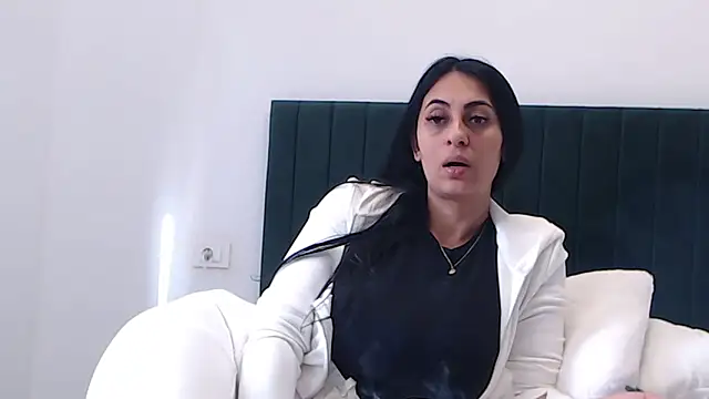 Snapshot of Aimeclark chatting on 10-17-25, 11:34 Aimeclark online show from 10-17-25, 11:34