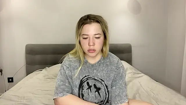 Embersweetbunny online show from 12-20-25, 06:16