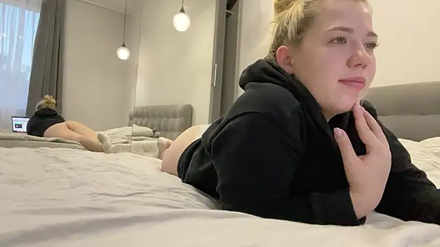 Embersweetbunny online show from 10-03-25, 04:47