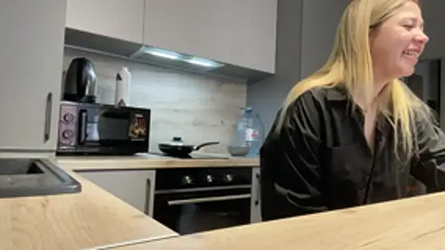 Embersweetbunny online show from 11-16-25, 11:04