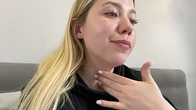 Embersweetbunny online show from 11-04-25, 11:47