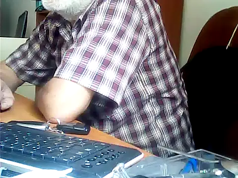 Snapshot of zormen355 chatting on 06-18-26, 11:04 zormen355 online show from 06-18-26, 11:04