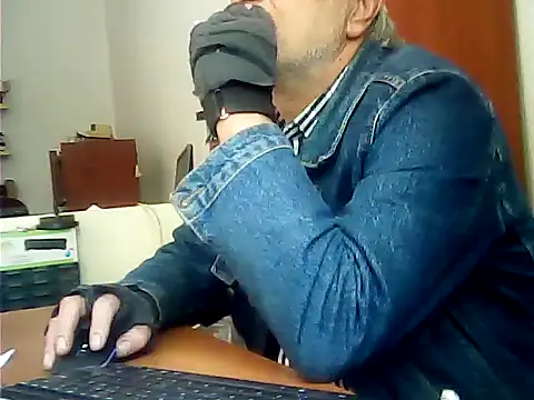 Snapshot of zormen355 chatting on 06-03-26, 01:12 zormen355 online show from 06-03-26, 01:12
