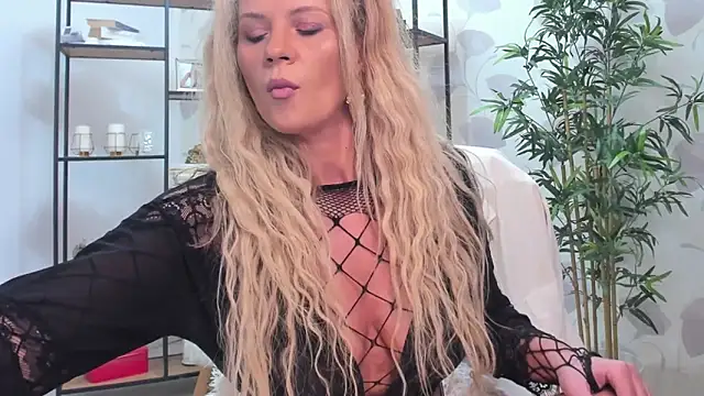 Smileyelyourgf online show from 02-17-26, 08:06