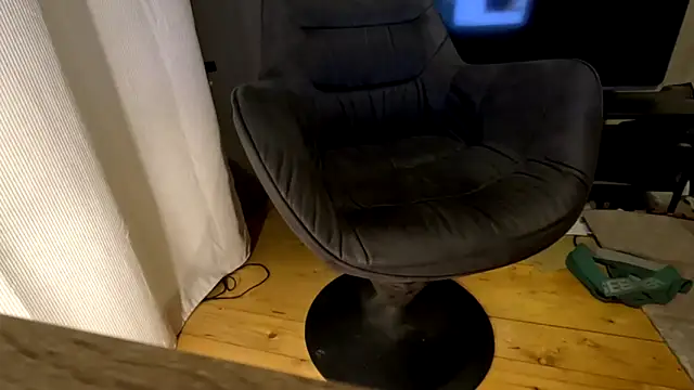 Snapshot of T0Yforeskin chatting on 09-26-25, 05:20 T0Yforeskin online show from 09-26-25, 05:20