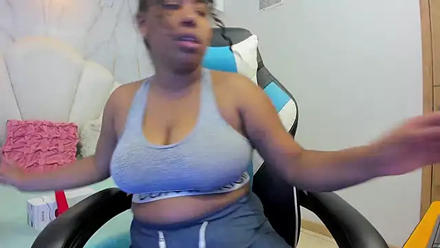 Lizzie Williams  online show from 10-26-25, 03:18