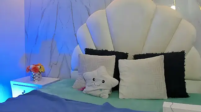 Lizzie Williams  online show from 03-23-25, 02:37
