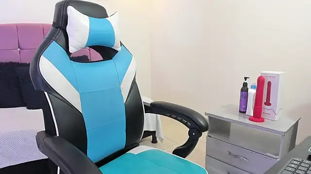 Lizzie Williams  online show from 03-31-26, 03:30