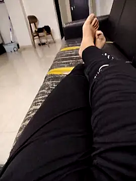 Snapshot of SplitPrestige19 chatting on 02-17-26, 05:21 SplitPrestige19 online show from 02-17-26, 05:21