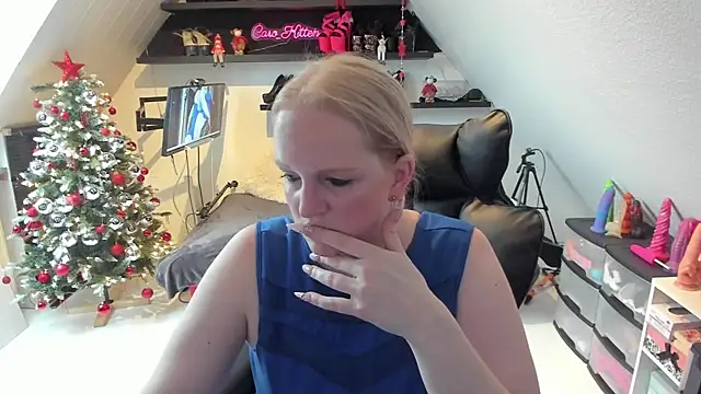 caro kitten online show from 12-05-25, 08:24