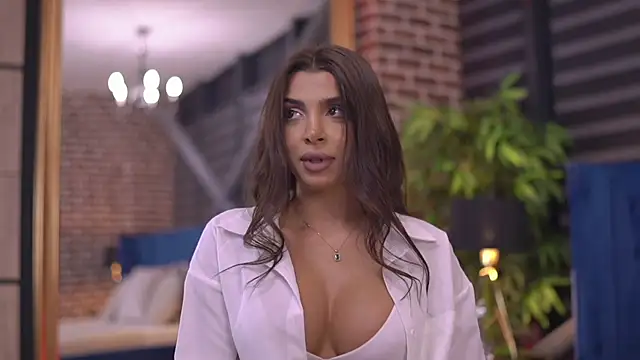 Snapshot of NicoleCellini chatting on 10-03-25, 06:31 NicoleCellini online show from 10-03-25, 06:31