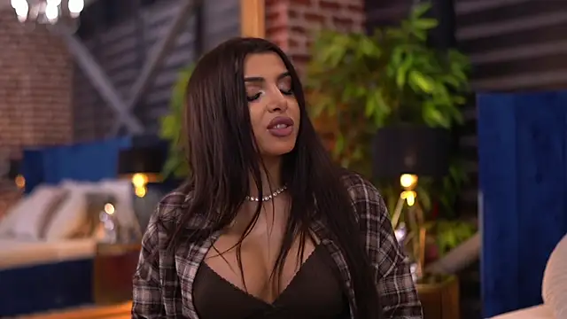 Snapshot of NicoleCellini chatting on 10-26-25, 06:52 NicoleCellini online show from 10-26-25, 06:52