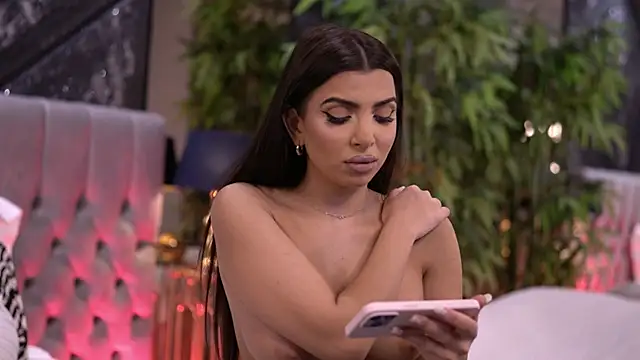 Snapshot of NicoleCellini chatting on 01-14-26, 06:55 NicoleCellini online show from 01-14-26, 06:55