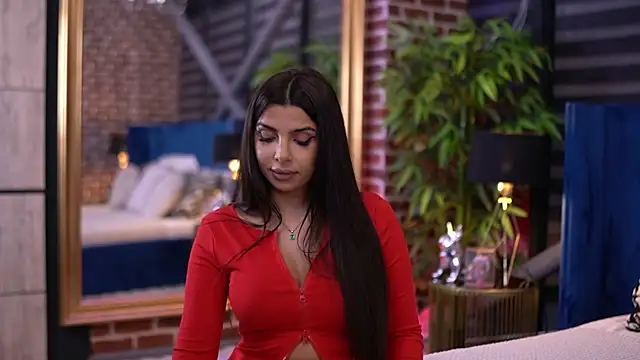 Snapshot of NicoleCellini chatting on 11-16-25, 06:56 NicoleCellini online show from 11-16-25, 06:56