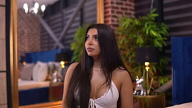 Snapshot of NicoleCellini chatting on 10-25-25, 06:30 NicoleCellini online show from 10-25-25, 06:30