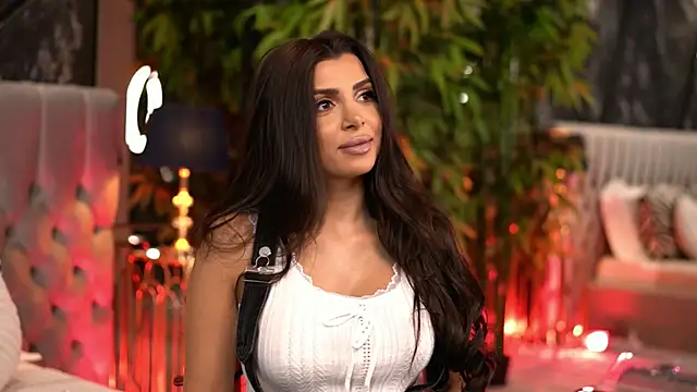 Snapshot of NicoleCellini chatting on 12-18-25, 07:18 NicoleCellini online show from 12-18-25, 07:18