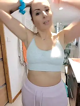 Jade Emeraud online show from 12-17-25, 01:38