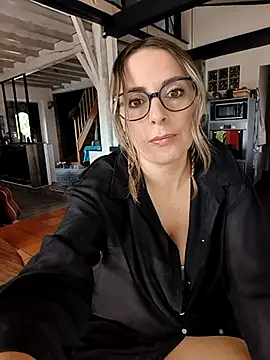 Jade Emeraud online show from 03-26-26, 09:40