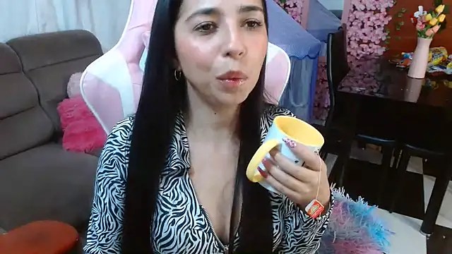 Snapshot of kendall_all4u chatting on 06-26-26, 05:57 kendall all4u online show from 06-26-26, 05:57