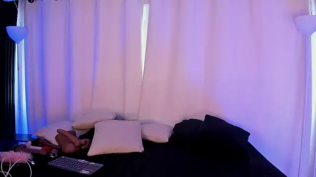 Emiilycollins online show from 01-12-26, 03:52