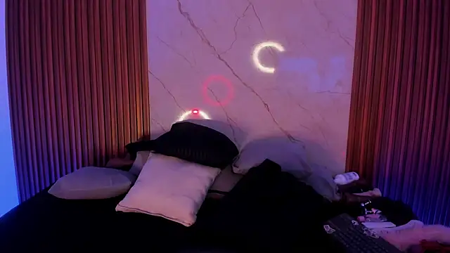 Emiilycollins online show from 12-04-25, 02:10