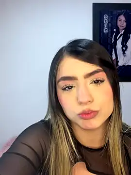 Amelia Honney  online show from 10-13-25, 05:36