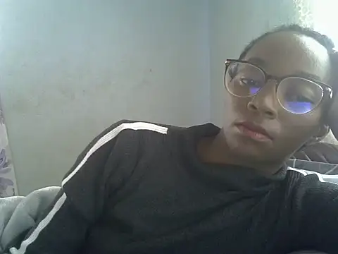 Snapshot of ElianeHot chatting on 06-30-26, 07:52 ElianeHot online show from 06-30-26, 07:52