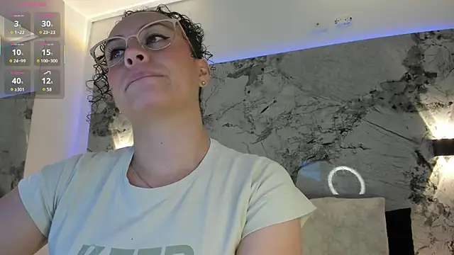 LIZ HOLMES online show from 12-22-25, 10:48