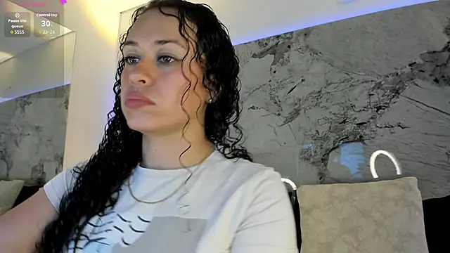 LIZ HOLMES online show from 11-08-25, 10:52